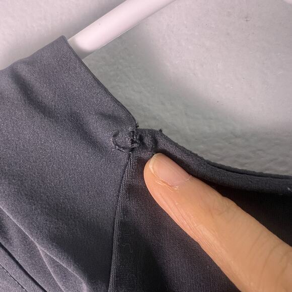 Lululemon Men's Lightweight Dark Gray Jacket Hooded Sz L Activewear Outdoor - Picture 3 of 10